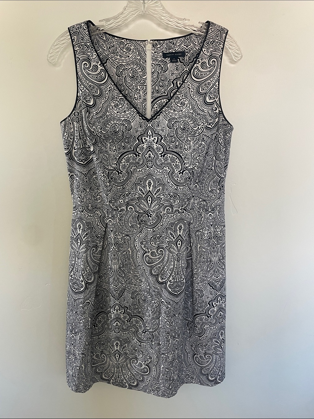 Tommy Hilfiger V-Neck Midi Length Dress. Beautiful Dark Navy White Print. EUC